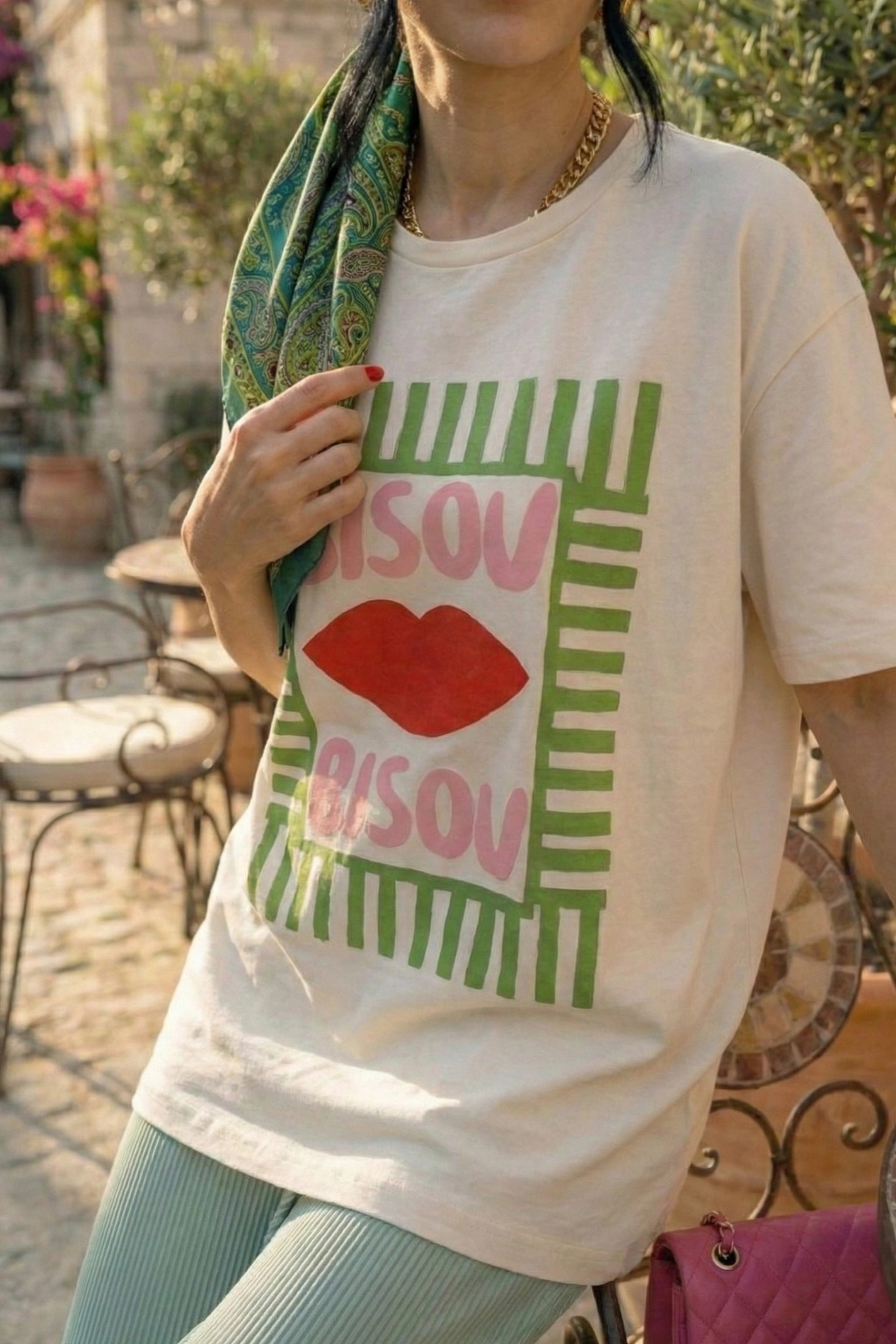 Bisou Bisou (Kiss Kiss) French Red Lips Oversized Women's T-Shirt