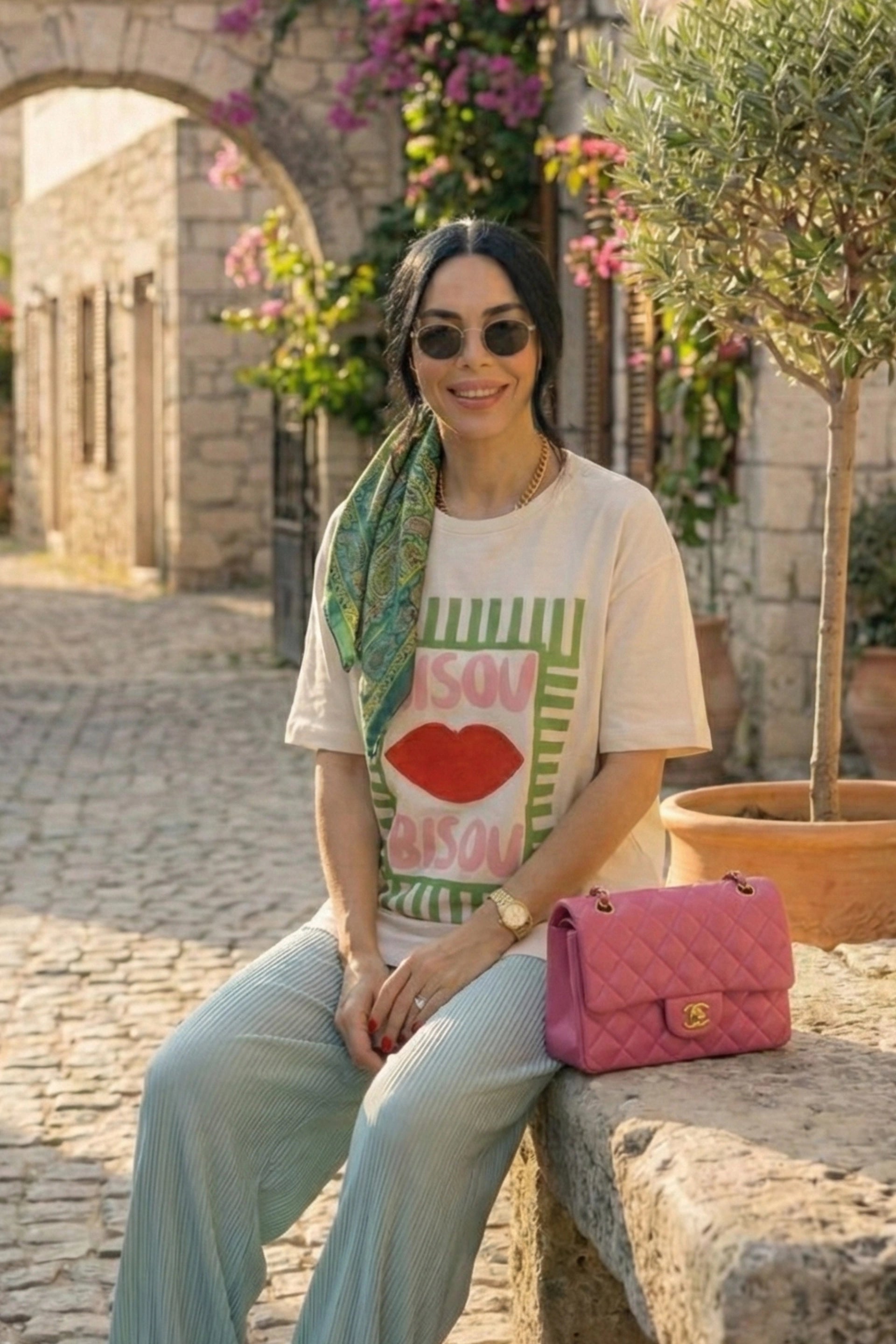 Bisou Bisou (Kiss Kiss) French Red Lips Oversized Women's T-Shirt