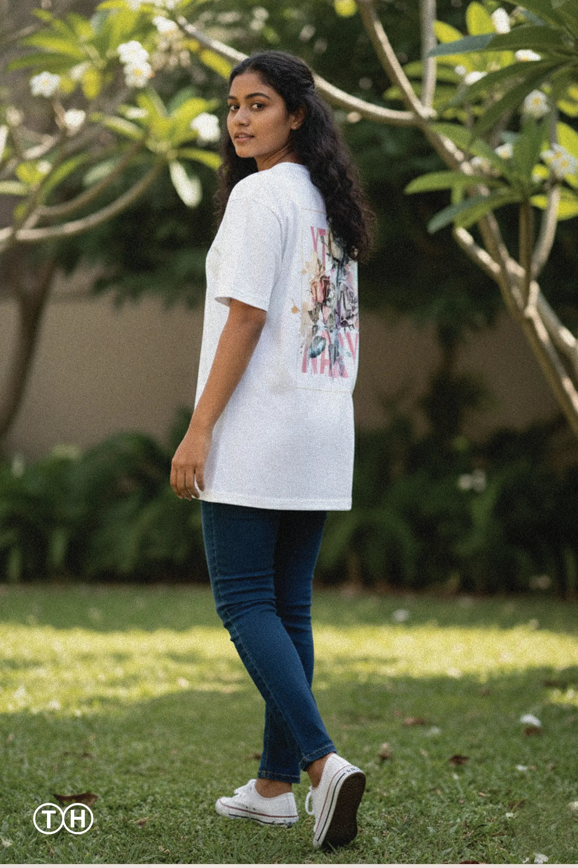 Extraordinary Watercolor Roses Oversized Women T-Shirt